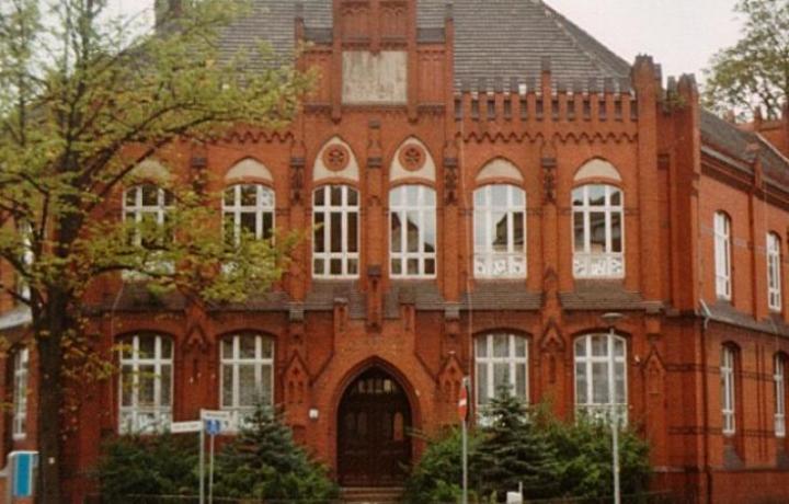 Große Kreisstadt Weißwasser - Umbau Grundschule zur Stadtbibliothek