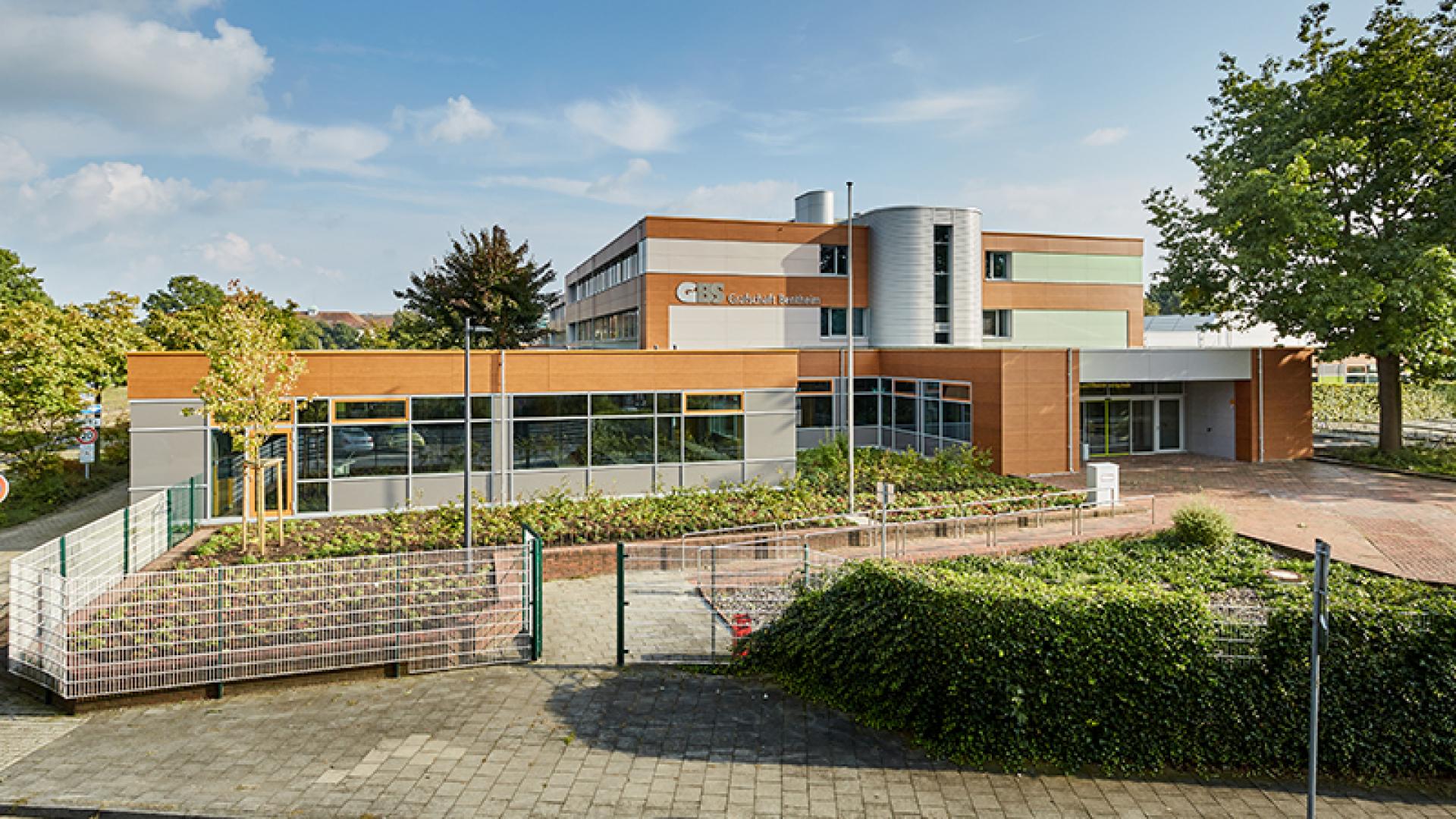 Berufsbildende Schule in Nordhorn mit Rockpanel Woods