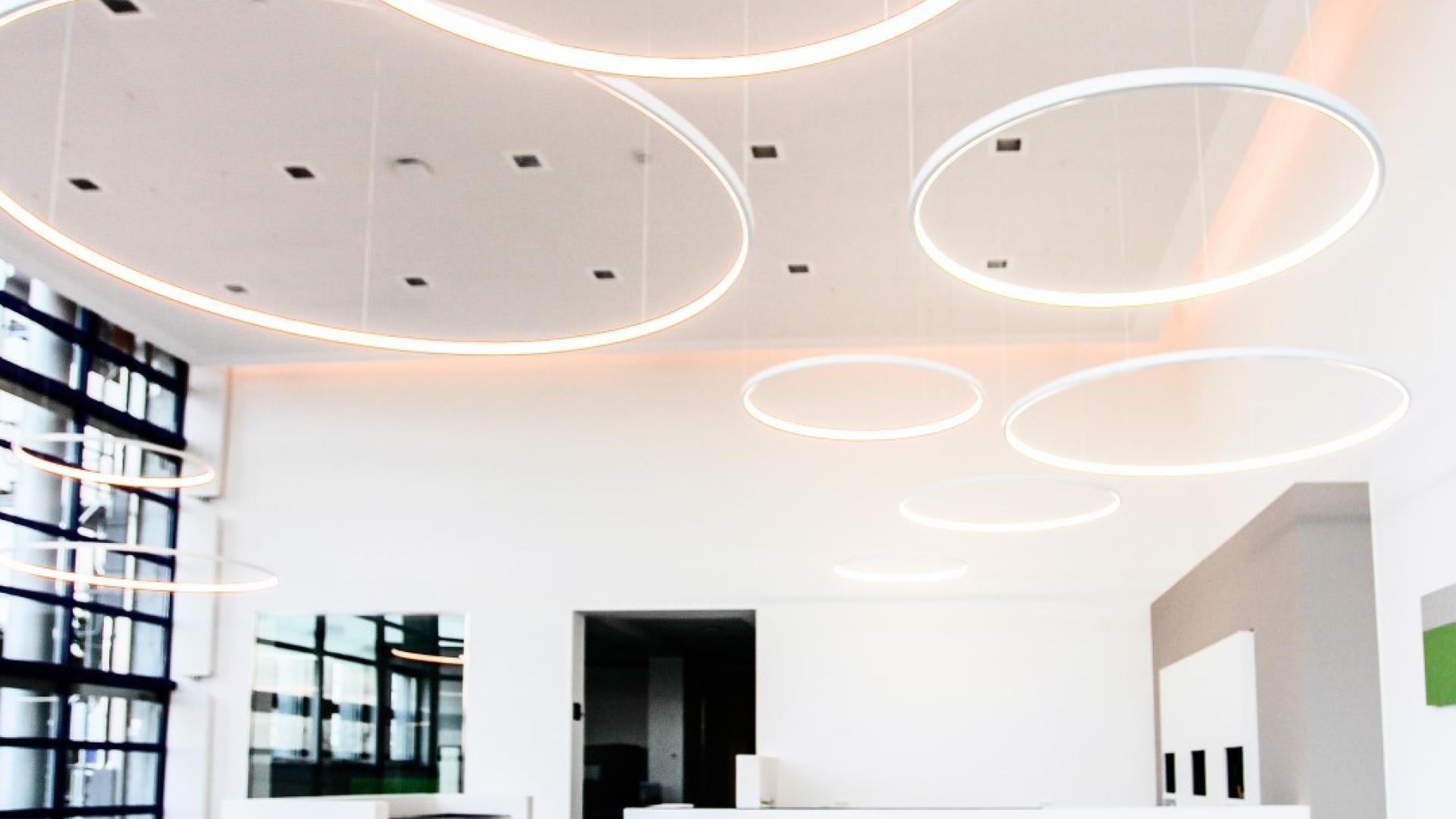 Persona Service AG - LED LOOP Pendelleuchten
