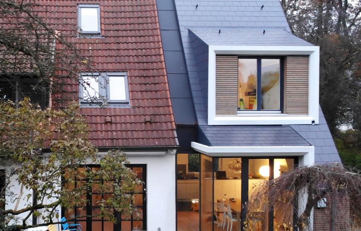 Anbau an Siedlungshaus aus den 1950er Jahren.