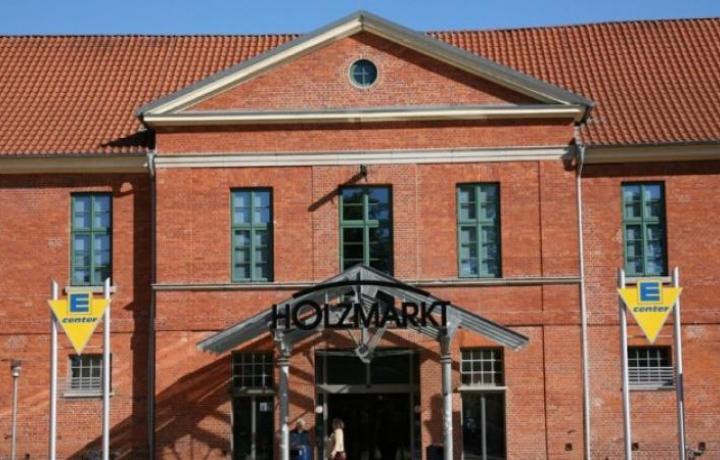 Multifunktionales Kultur- und Einkaufszentrum "Am Holzmarkt"