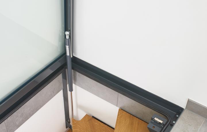 begehbare Glasabdeckung der Treppe zum Weinkeller