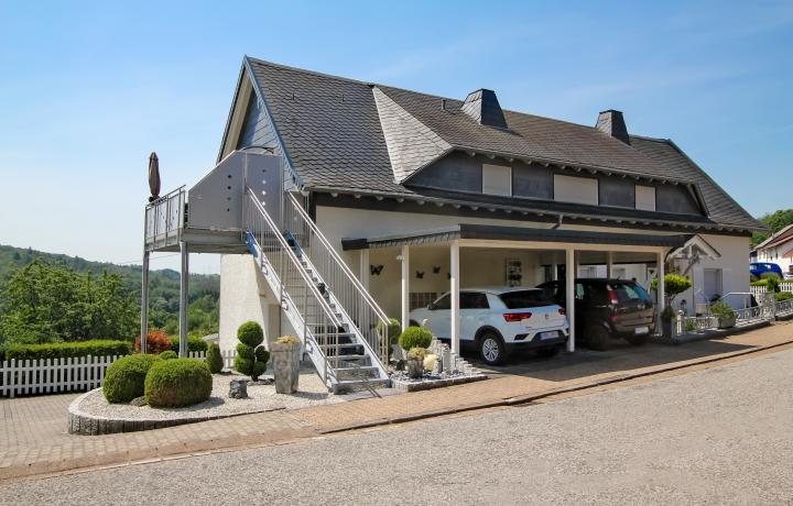 Seitenansicht Einfamilienhaus Balkotop® & Balkoplan®