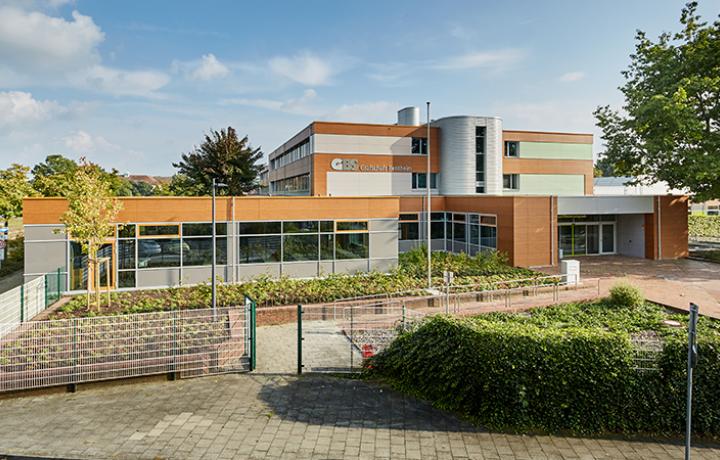 Berufsbildende Schule in Nordhorn mit Rockpanel Woods