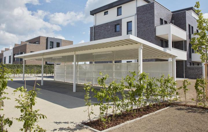 Carports, Gründach light, Seitenverkleidung Lochblech weiß lackiert