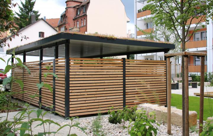 Einhausung für Fahrräder und Mülltonnen, Gründach light, Seitenverkleidung Woodline