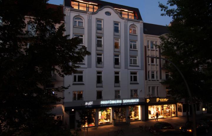 Dachausbau mit Wohnungen eines Gründerzeithauses.